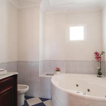 Tatil Evi Amazing In With 3 Bedrooms, Wifi And Swimming Pool