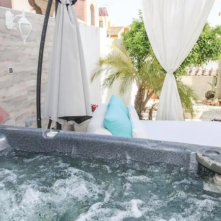 Tatil Evi Amazing In With 3 Bedrooms, Wifi And Swimming Pool *