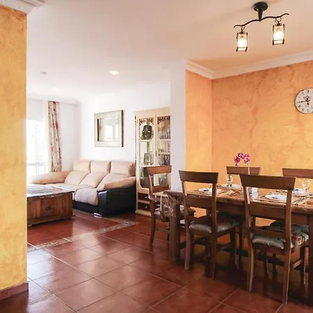 Tatil Evi Amazing In With 3 Bedrooms, Wifi And Swimming Pool