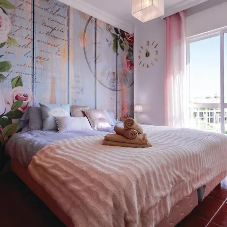 Amazing In With 3 Bedrooms, Wifi And Swimming Pool *