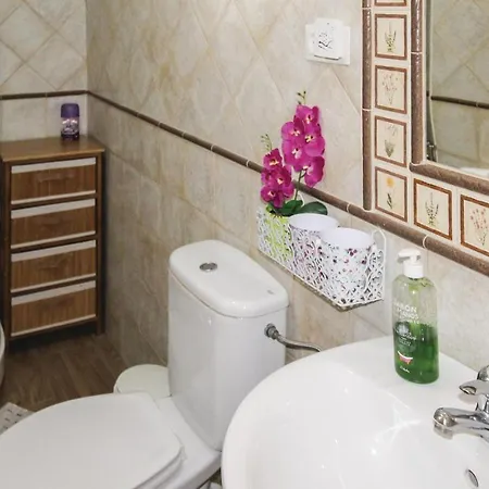 Amazing In With 3 Bedrooms, Wifi And Swimming Pool Nerja