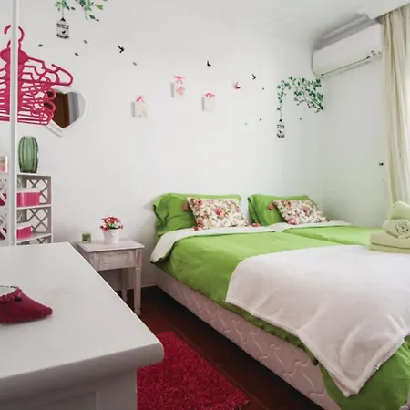 Amazing In With 3 Bedrooms, Wifi And Swimming Pool